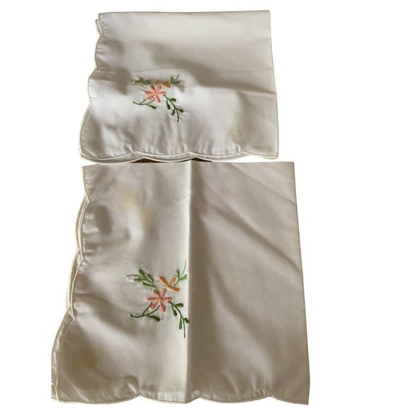 Vintage Set of 12 Embroidered Napkins 15 x 15” Some Staining - Picture 2 of 7